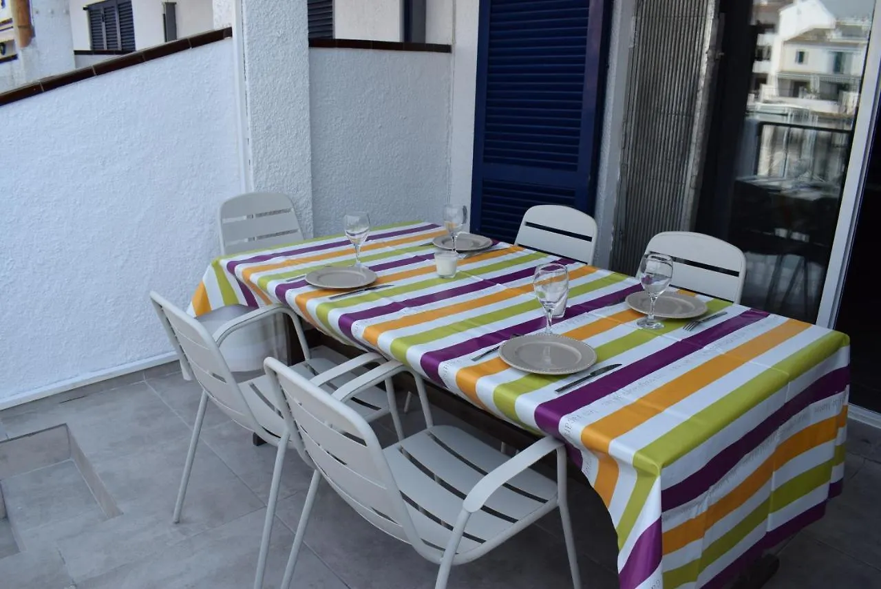 Holiday home Casa Con 3 Habitaciones Amarre Y Wifi Ref 195 Empuriabrava Spain