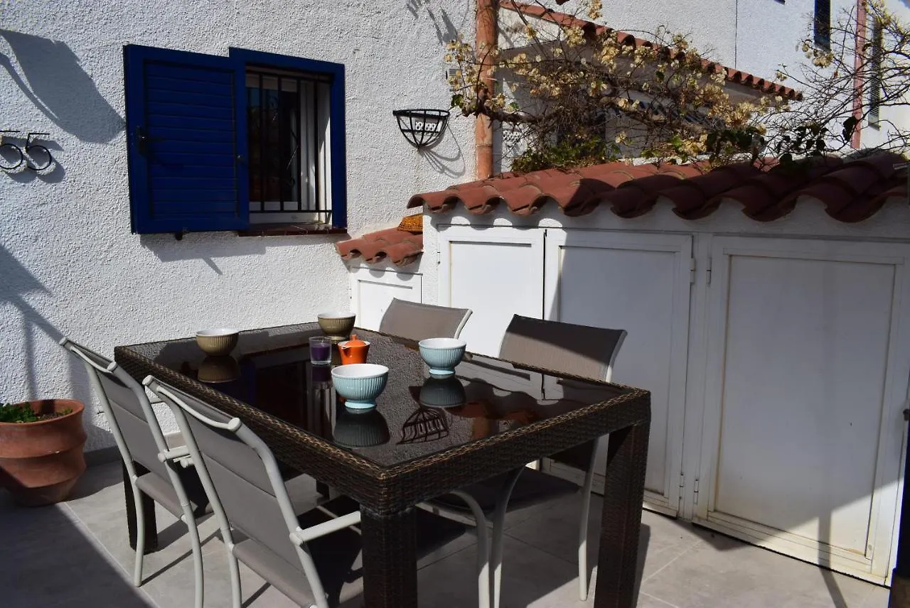 Casa Con 3 Habitaciones Amarre Y Wifi Ref 195 Empuriabrava