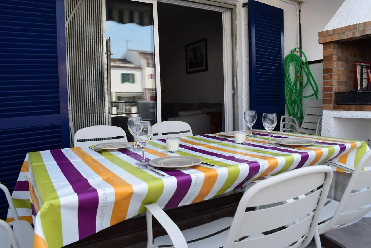 Casa Con 3 Habitaciones Amarre Y Wifi Ref 195 Empuriabrava