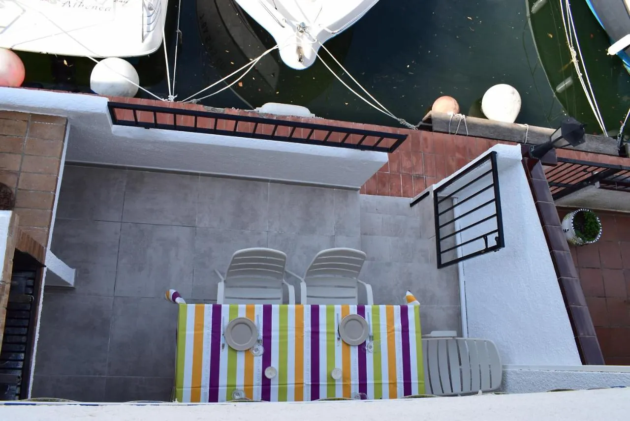 Casa Con 3 Habitaciones Amarre Y Wifi Ref 195 Empuriabrava 0*,