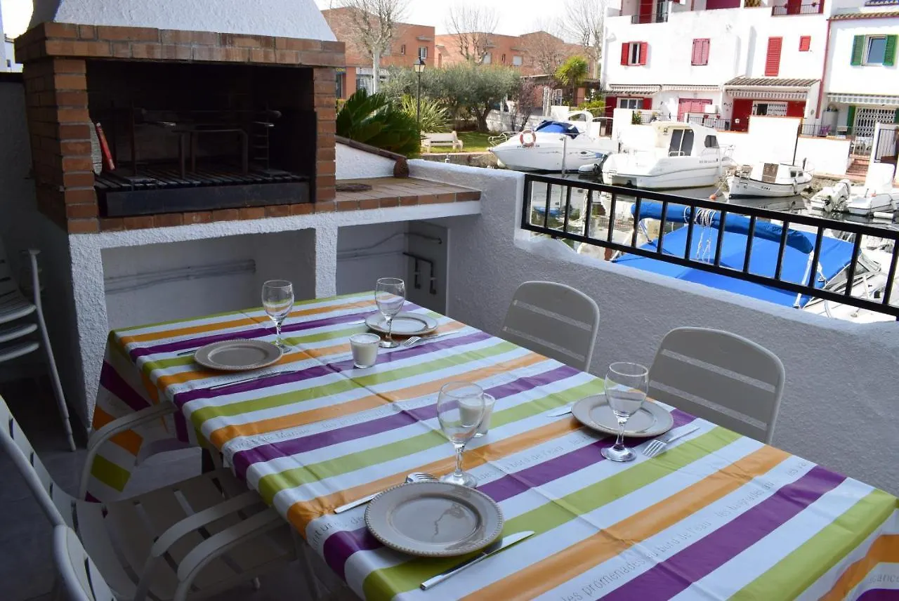 Casa Con 3 Habitaciones Amarre Y Wifi Ref 195 Empuriabrava