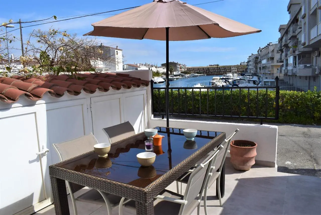 Casa Con 3 Habitaciones Amarre Y Wifi Ref 195 Empuriabrava Holiday home