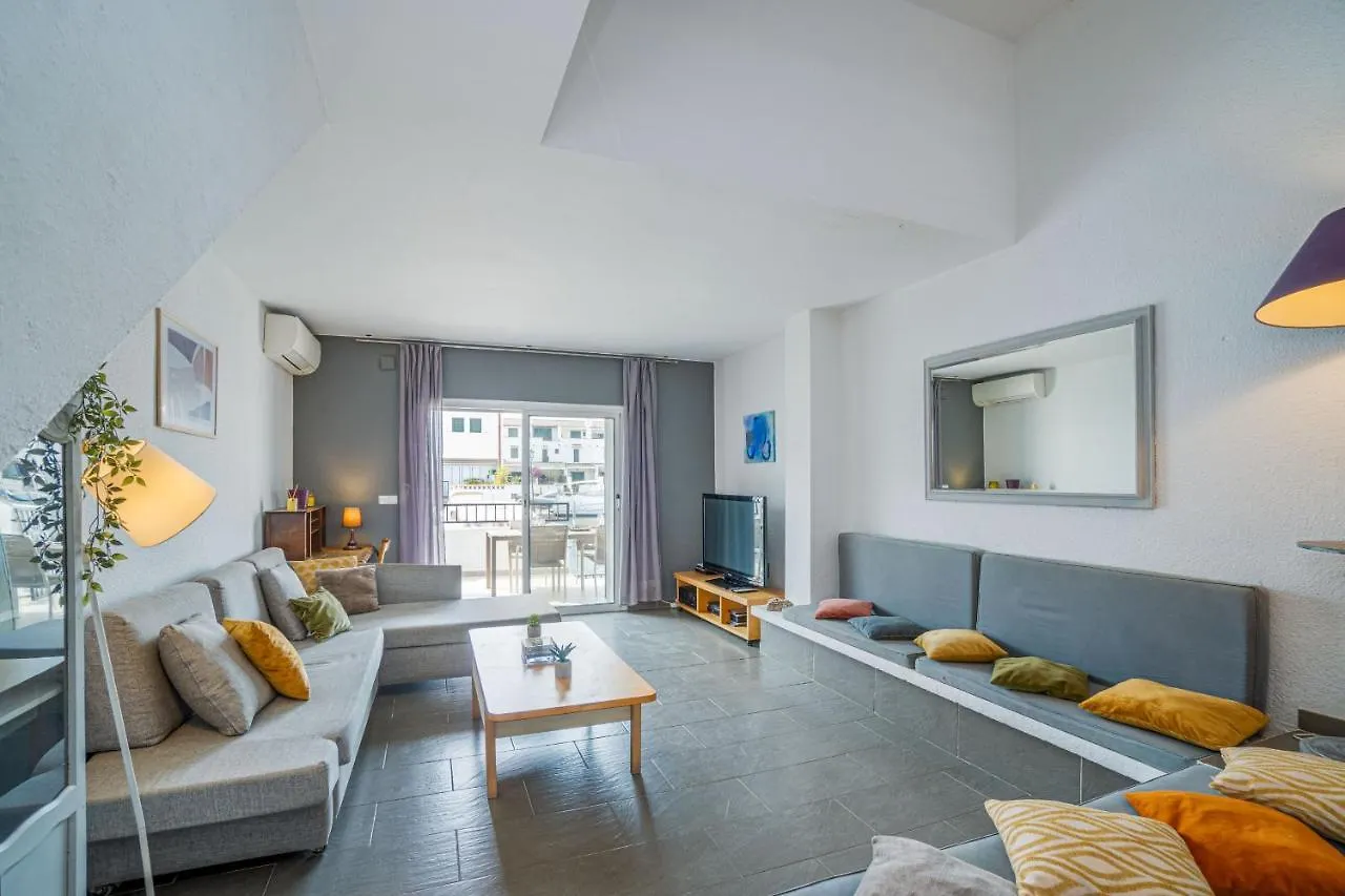 Casa Con 3 Habitaciones Amarre Y Wifi Ref 195 Empuriabrava Holiday home
