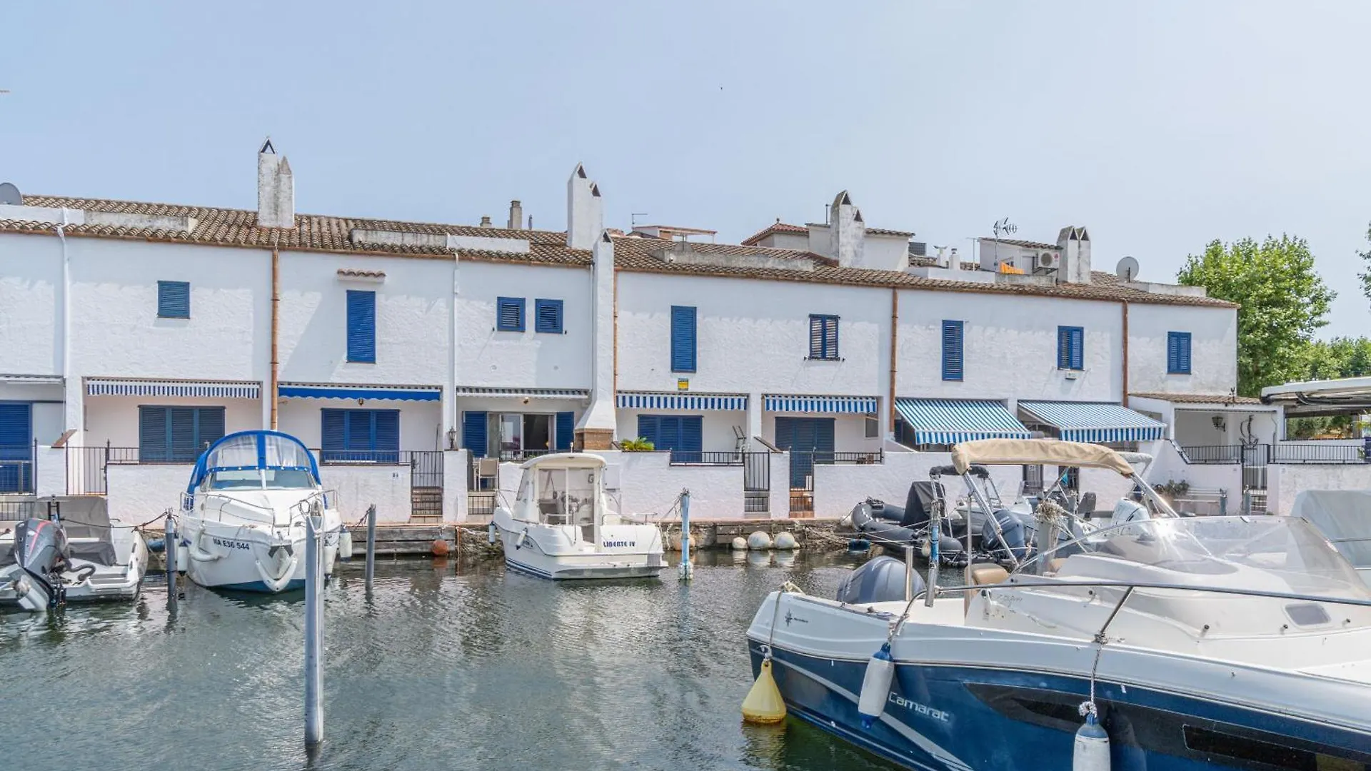 Holiday home Casa Con 3 Habitaciones Amarre Y Wifi Ref 195 Empuriabrava