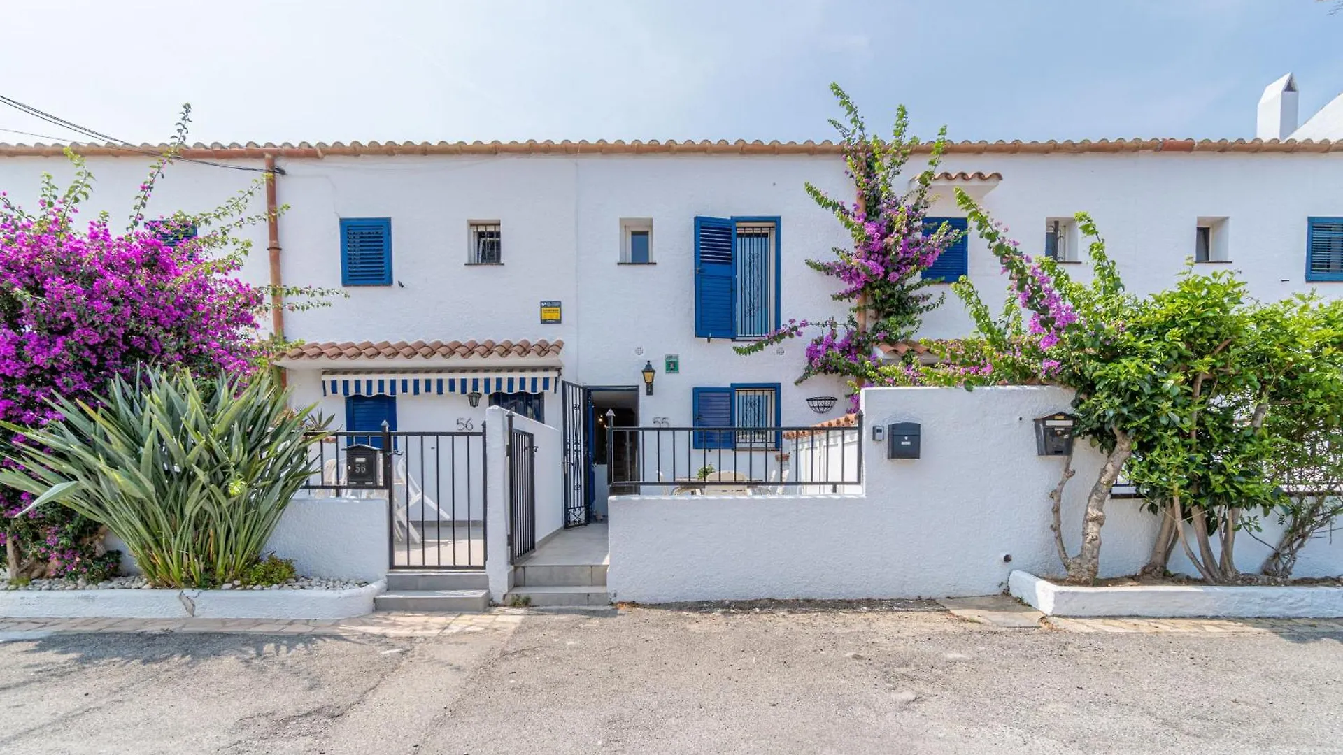 Casa Con 3 Habitaciones Amarre Y Wifi Ref 195 Empuriabrava