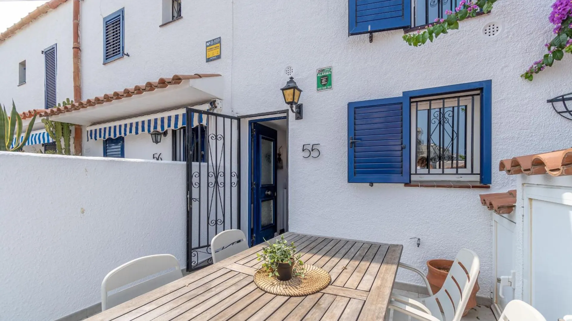 Casa Con 3 Habitaciones Amarre Y Wifi Ref 195 Empuriabrava Spain