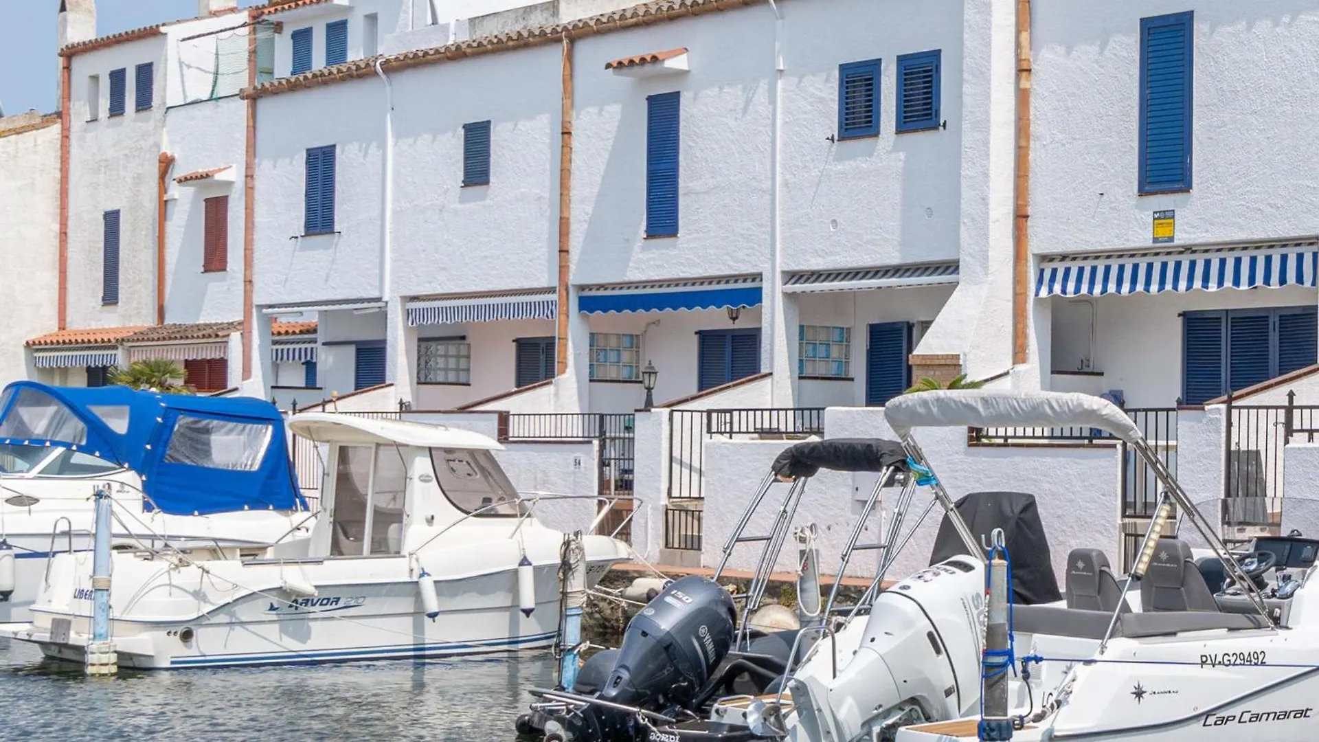 Casa Con 3 Habitaciones Amarre Y Wifi Ref 195 Empuriabrava 0*,  Spain