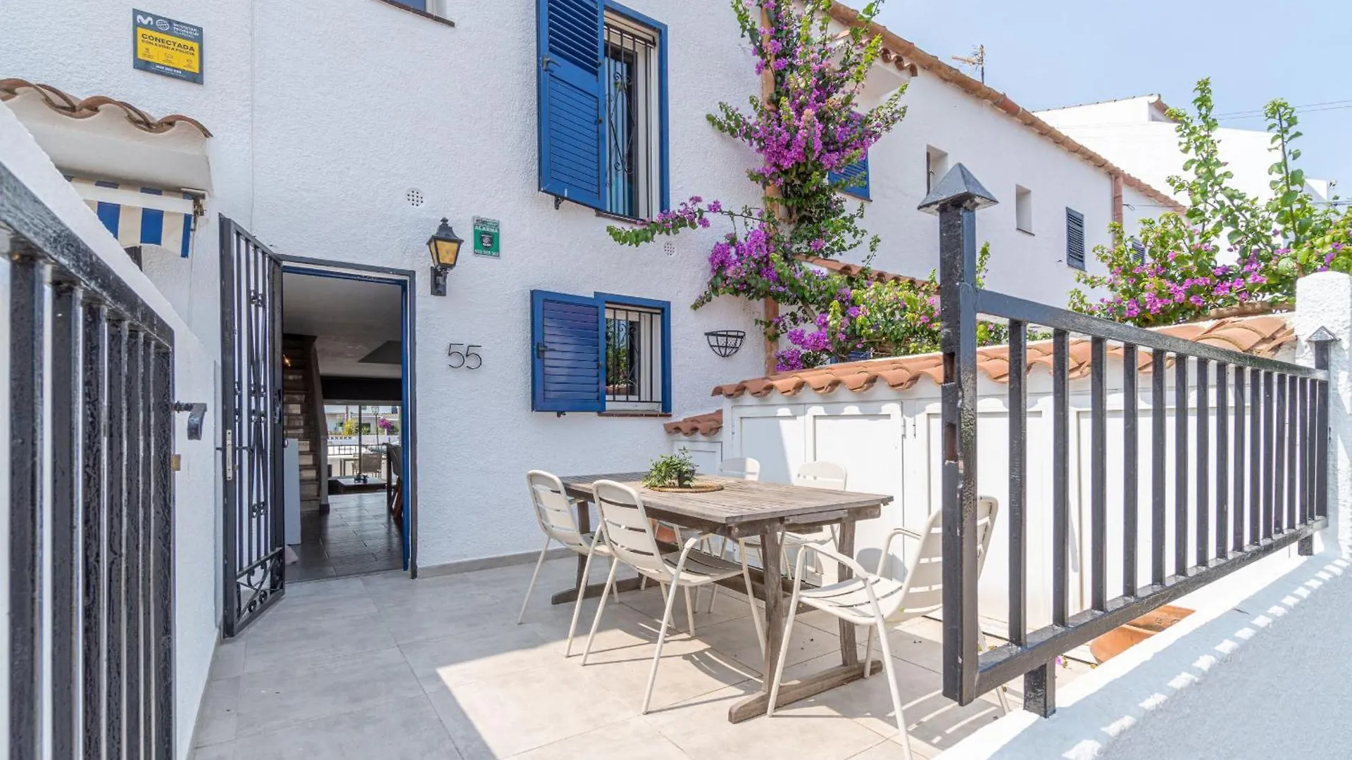Casa Con 3 Habitaciones Amarre Y Wifi Ref 195 Empuriabrava Holiday home