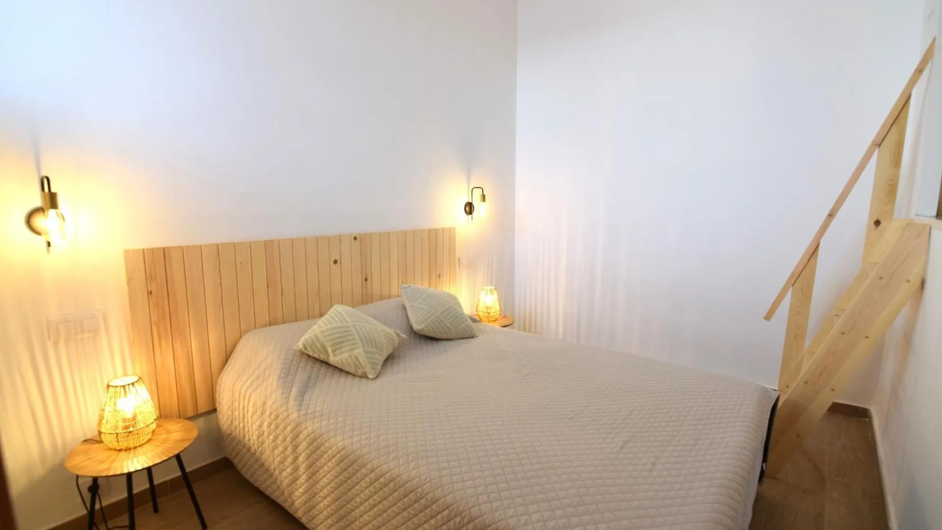 Casa Con 3 Habitaciones Amarre Y Wifi Ref 195 Empuriabrava