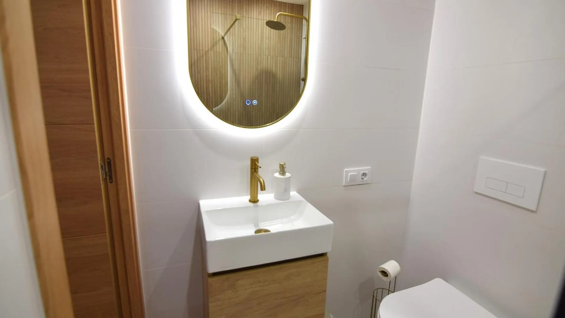 Casa Con 3 Habitaciones Amarre Y Wifi Ref 195 Empuriabrava Holiday home