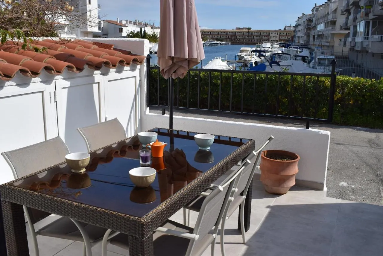 Casa Con 3 Habitaciones Amarre Y Wifi Ref 195 Empuriabrava Prázdninový dům