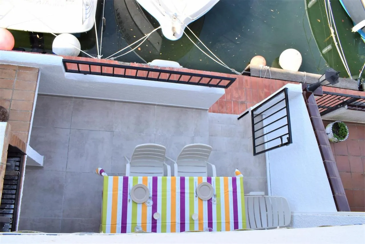 Casa Con 3 Habitaciones Amarre Y Wifi Ref 195 Empuriabrava Španělsko